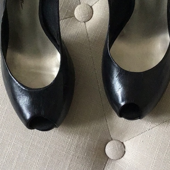 Jessica Simpson leather heels size 6 - Picture 3 of 4